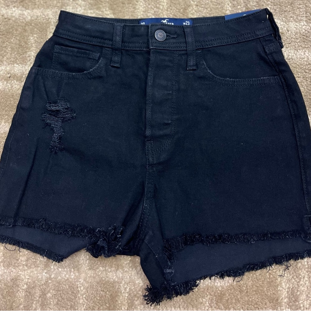 Hollister Ultra High-Rise Mom Short 3” Inseam Distressed Black Denim Sz 00 NWT